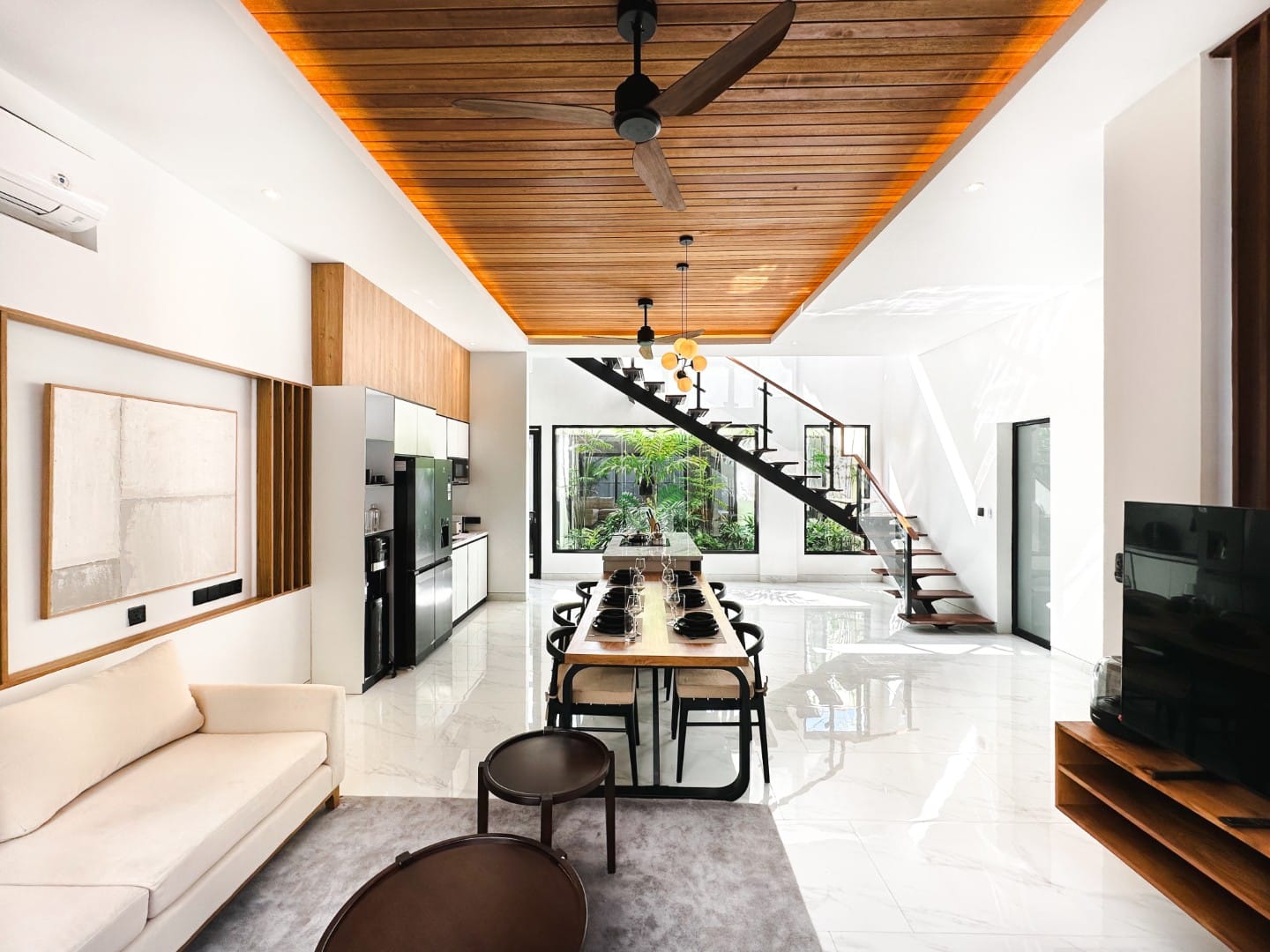 The Calm Home — 2BR Condominium, George Town